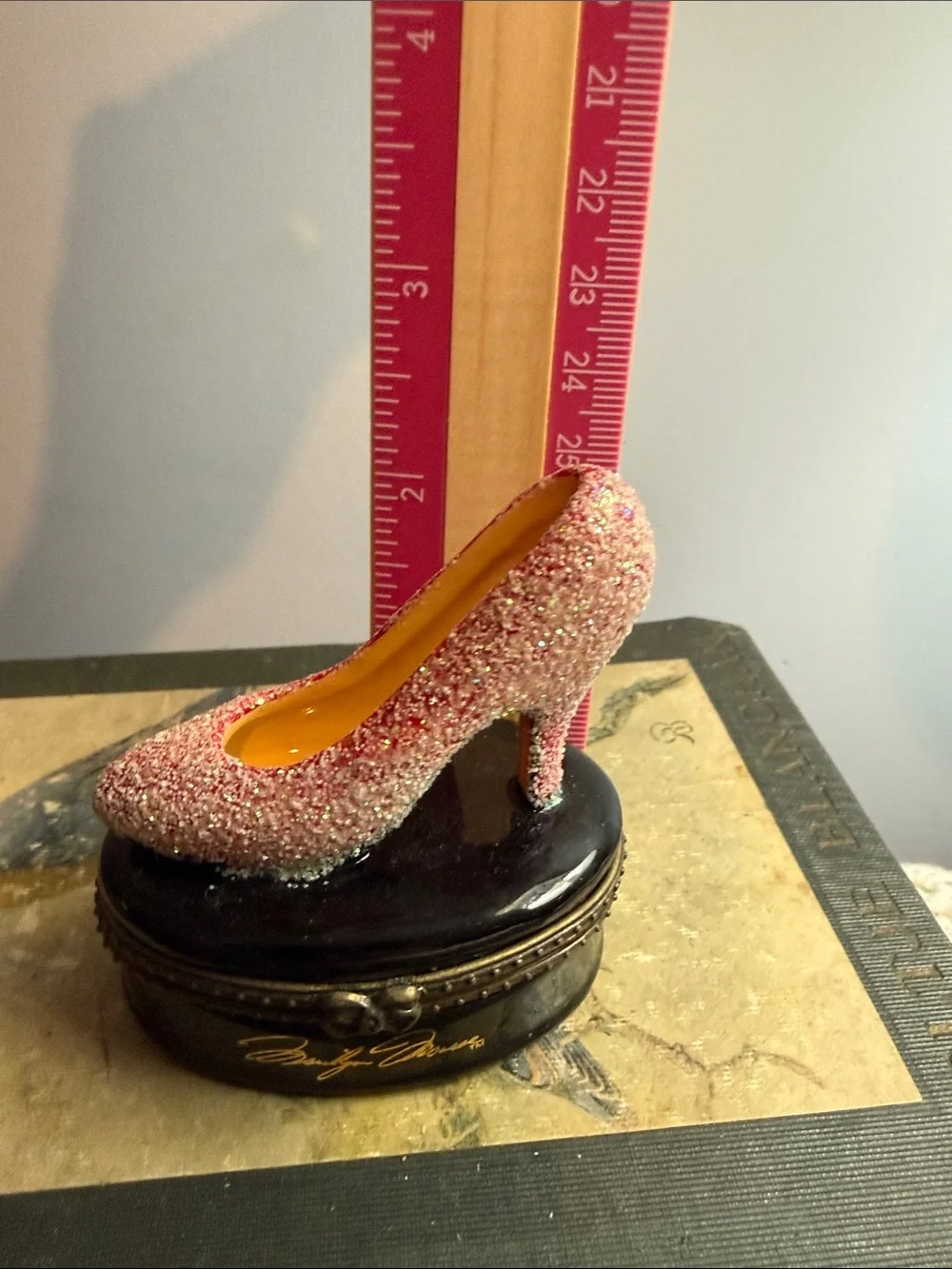 Marilyn Monroe Pink Glitter Stiletto Trinket Box - Picture 7 of 7